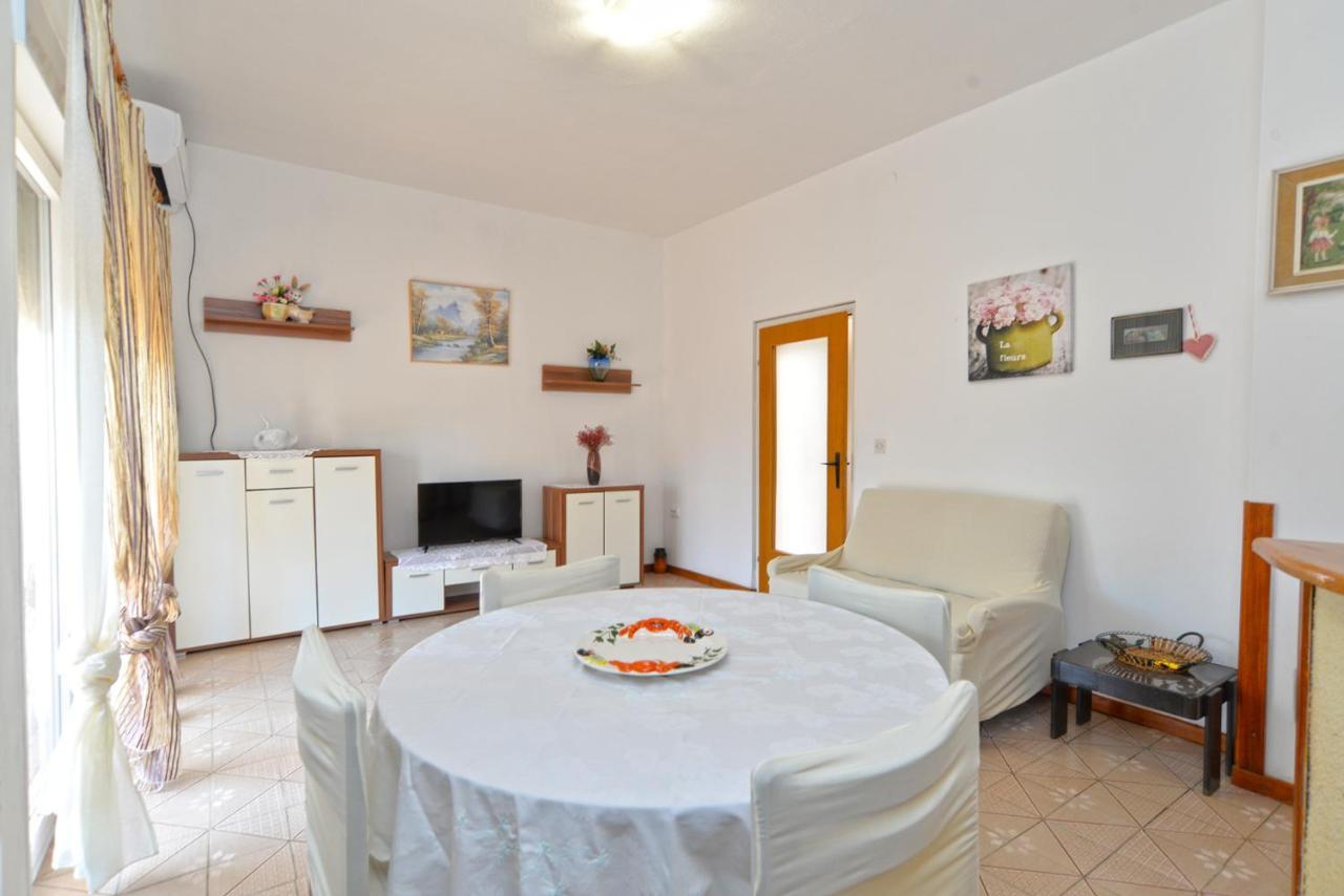 Apartment Silvio 1779 Banjole Buitenkant foto