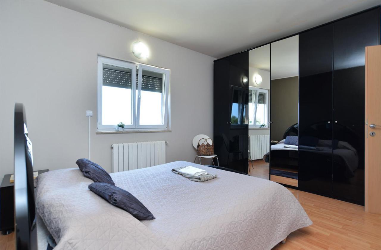 Apartment Silvio 1779 Banjole Buitenkant foto