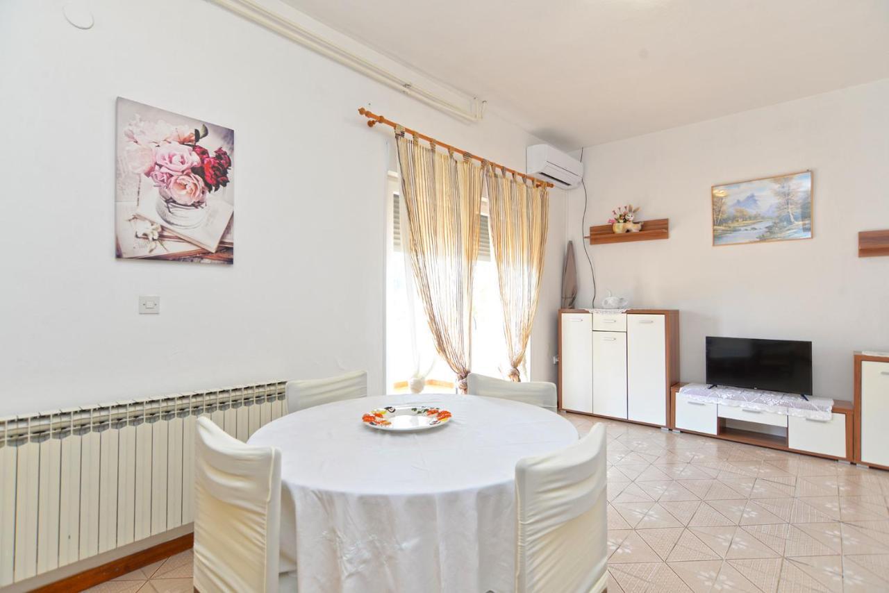 Apartment Silvio 1779 Banjole Buitenkant foto